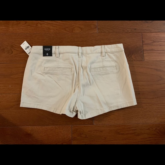 Express Shorts - Picture 2 of 3